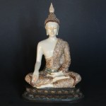 Thai Boeddha zittend, polystone, ivoor 21cm (584)